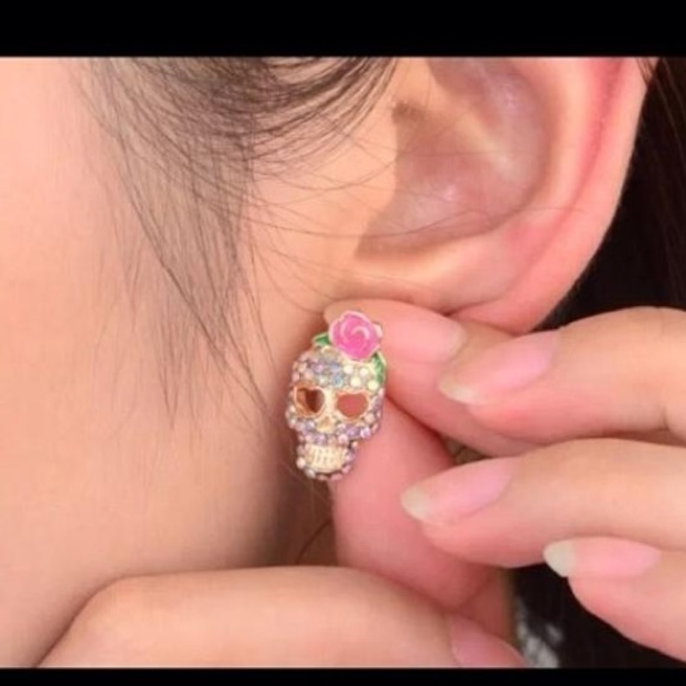 NWOT Betsey Johnson Skull 💀 Earrings
